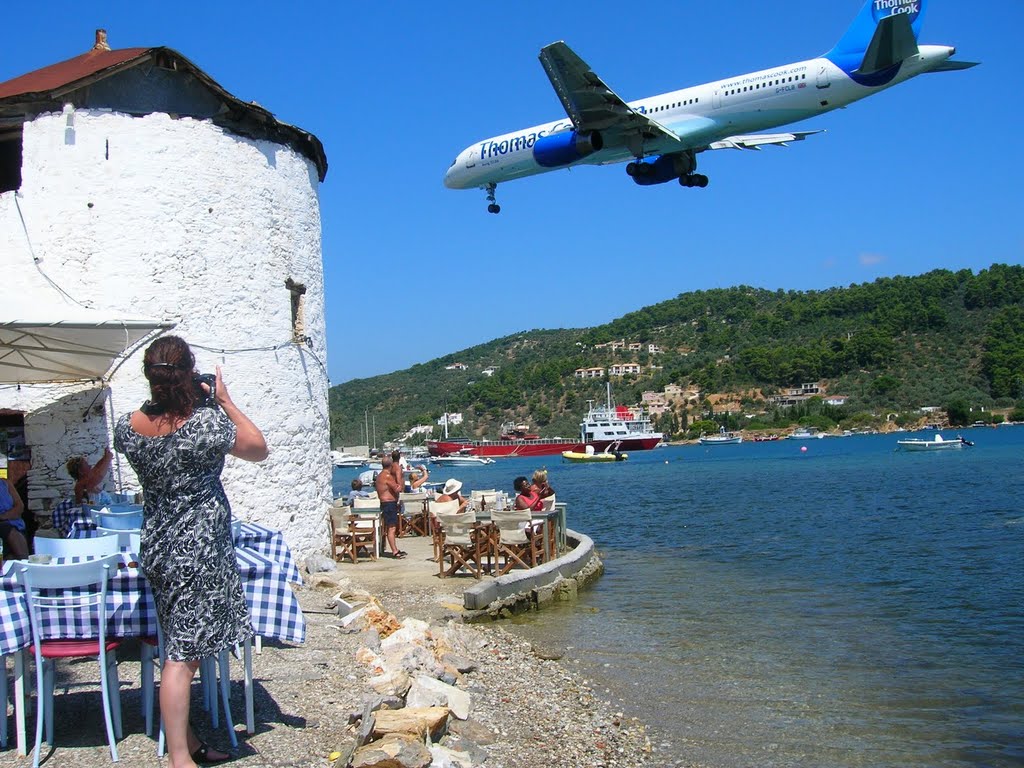 Landing and take-off from Skiathos airport that will be unforgettable